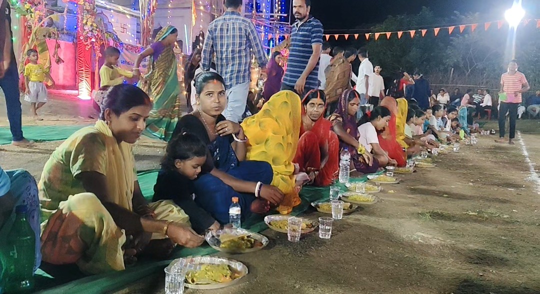 भव्य भंडारा का हुआ आयोजन.हजारों हजार की संख्या में श्रद्धालु भक्त पहुंच कर महाप्रसाद ग्रहण किया